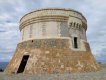 Strážní věž na severu Menorcy dodnes bdí nad poklidným během života v rybářské vesničce Fornells s vyhlášenou langustovou polívkou.